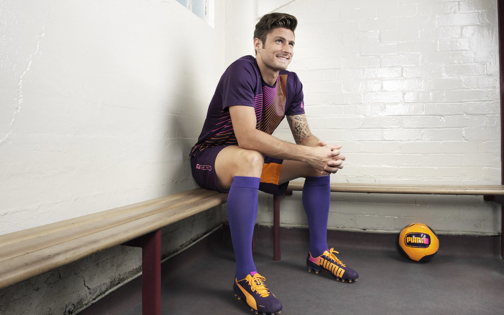 世界田径:肯尼亚运动员屡破纪录,赛场震撼!,肯尼亚短跑运动员